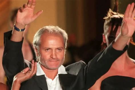 muore stilista versace|Venticinque anni dalla morte di Gianni Versace: la sua .